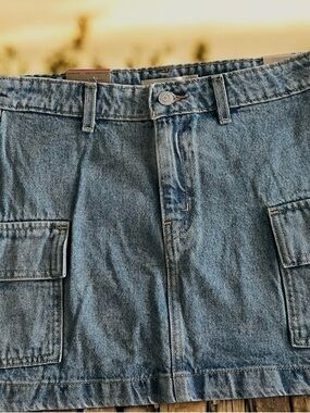 Women’s Levi’s Light Blue Denim Cargo mini skirt